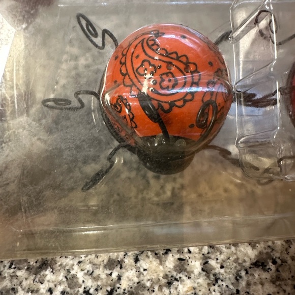Ladybug Salt & Pepper Shakers From Hobby Lobby 2011 Outdoor Collection - Picture 3 of 15